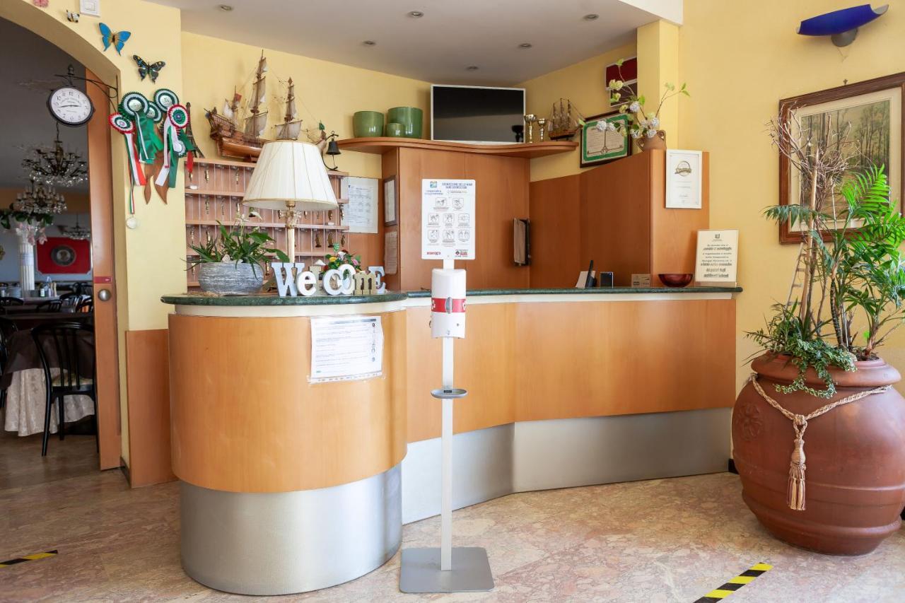Hotel Primavera Sul Mare Lido Di Savio Exteriör bild