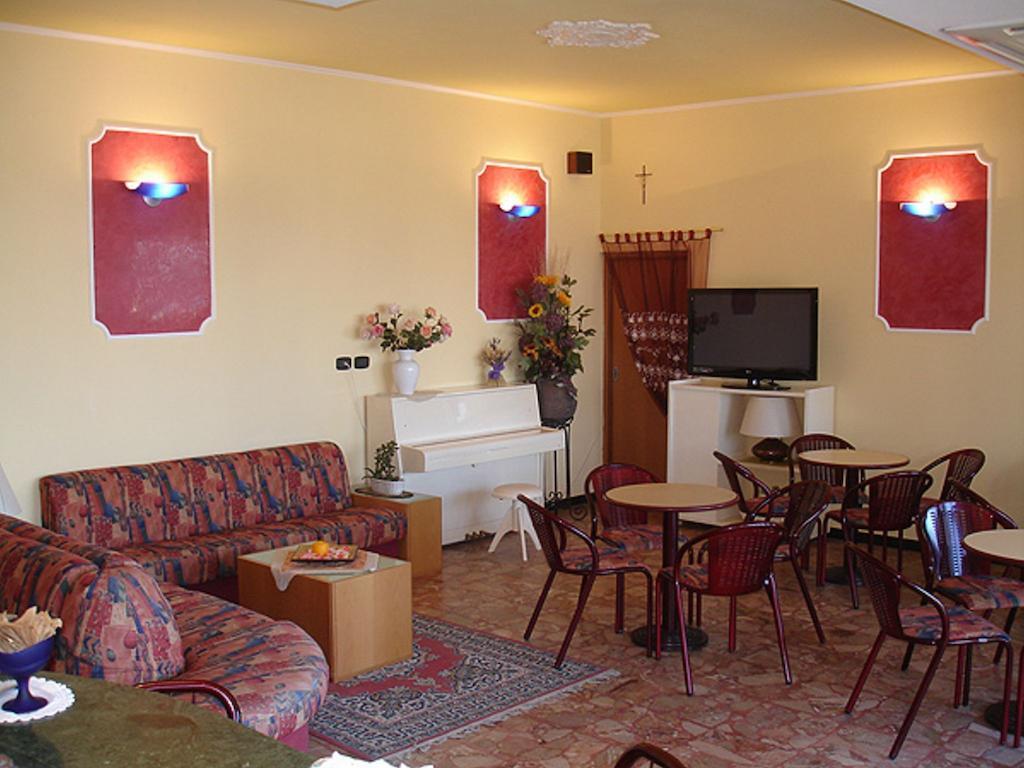 Hotel Primavera Sul Mare Lido Di Savio Exteriör bild