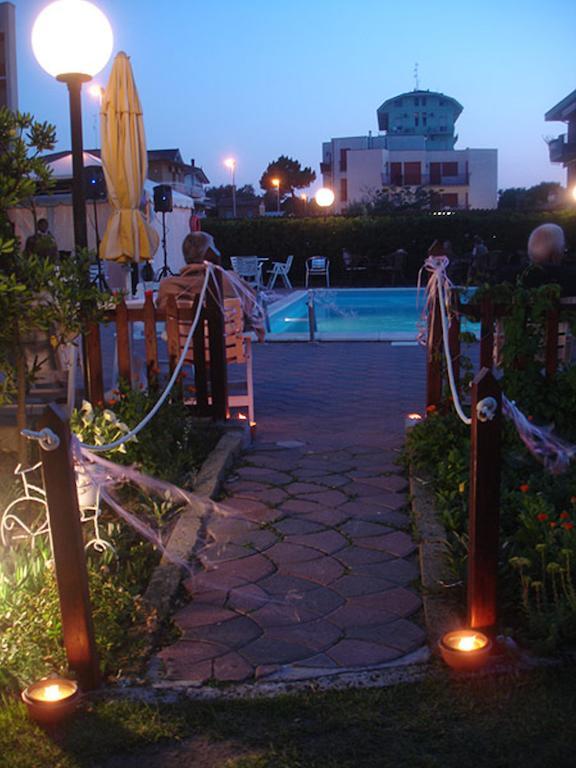 Hotel Primavera Sul Mare Lido Di Savio Exteriör bild