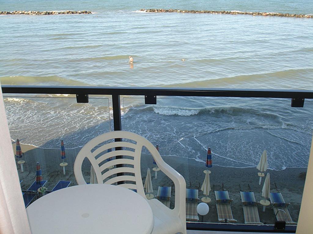 Hotel Primavera Sul Mare Lido Di Savio Exteriör bild