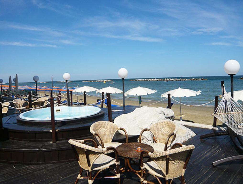 Hotel Primavera Sul Mare Lido Di Savio Exteriör bild