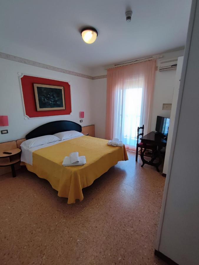 Hotel Primavera Sul Mare Lido Di Savio Exteriör bild
